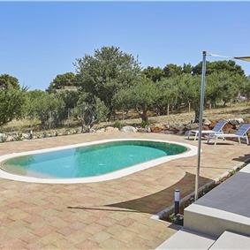 4 bedroom villa with pool, Castellammare del Golfo, sleeps 8-9